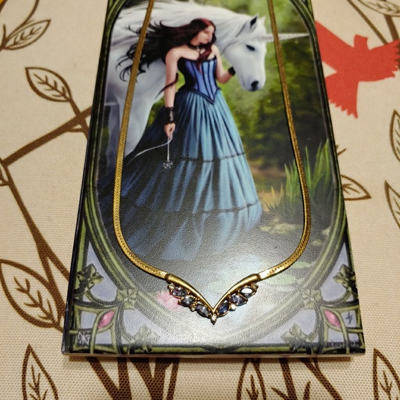 ✨Avon Vintage Necklace with Purple Stones✨ - Picture 7 of 7